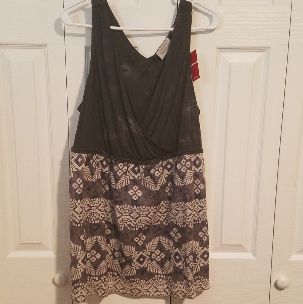 NWT sleeveless tunic top (A4)